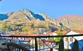 Ξενώνας Λίνα